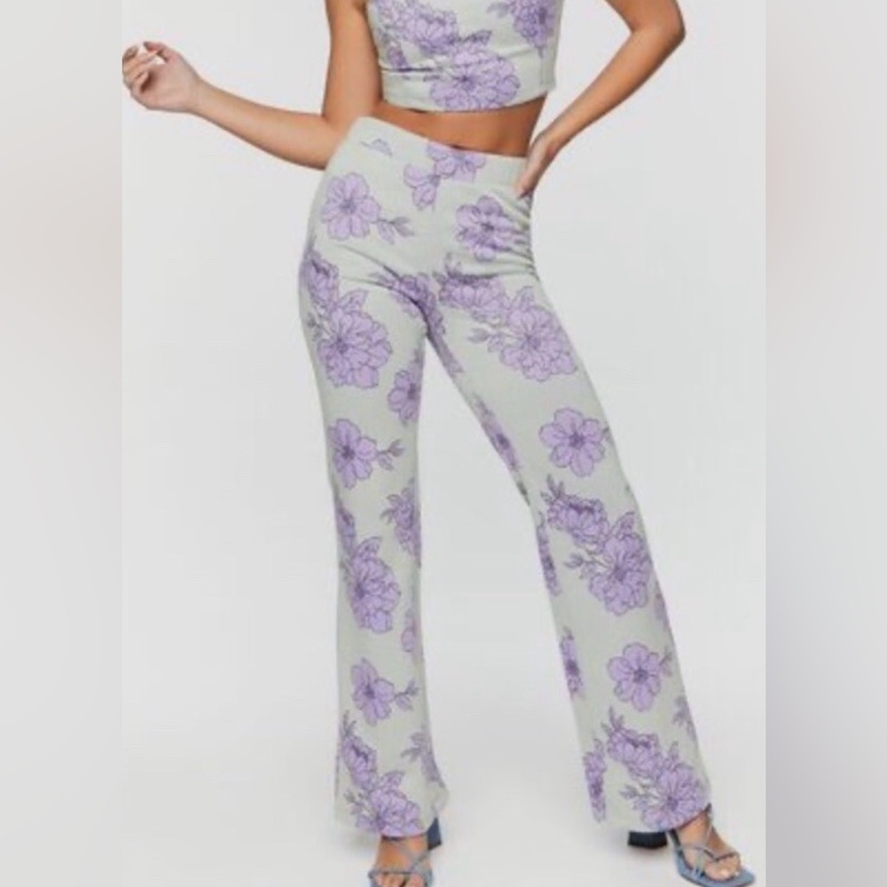 FOREVER 21 Jacquard Floral Mid-Rise Flare Pants